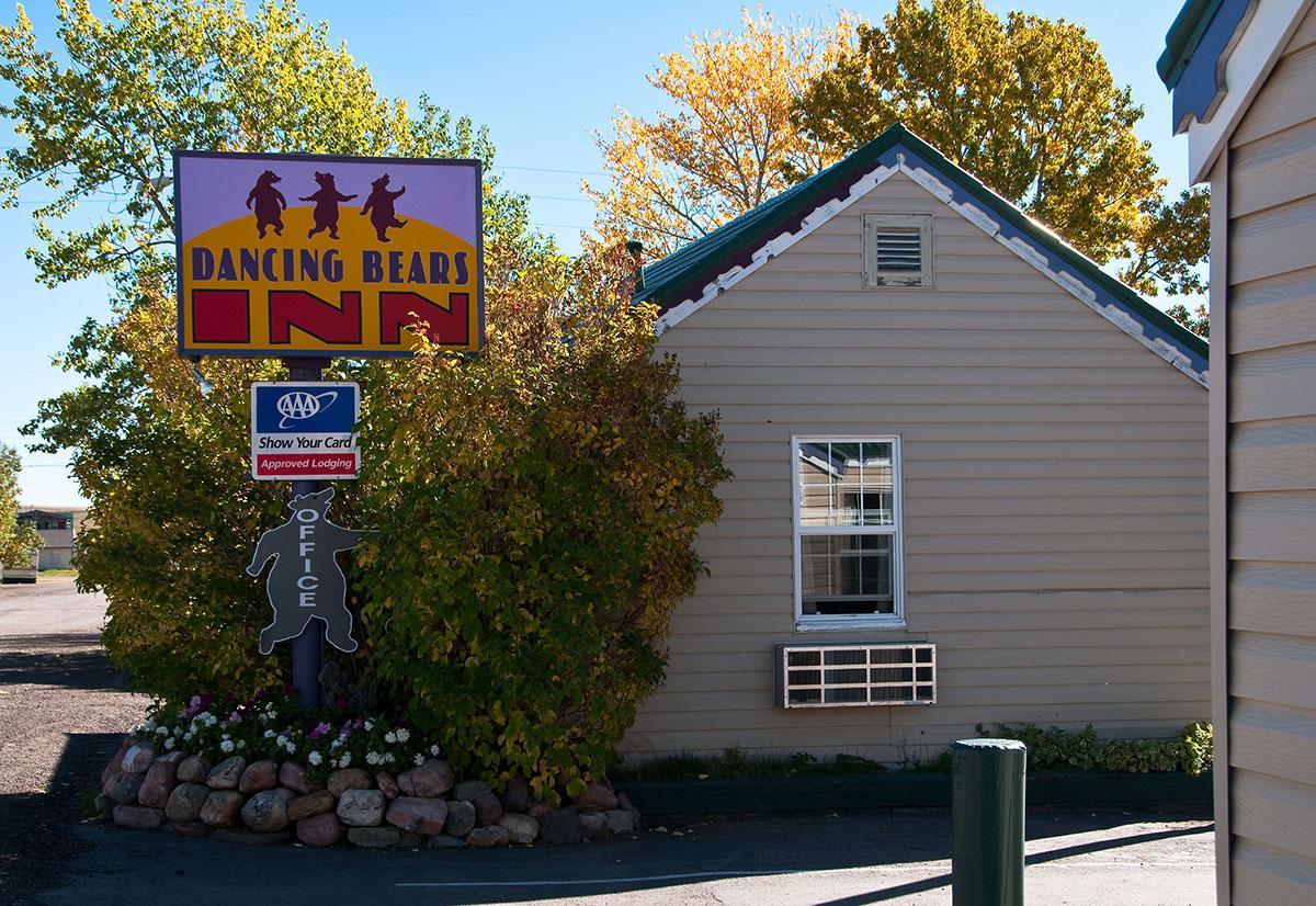 Dancing Bears Inn East Glacier Park Village Esterno foto